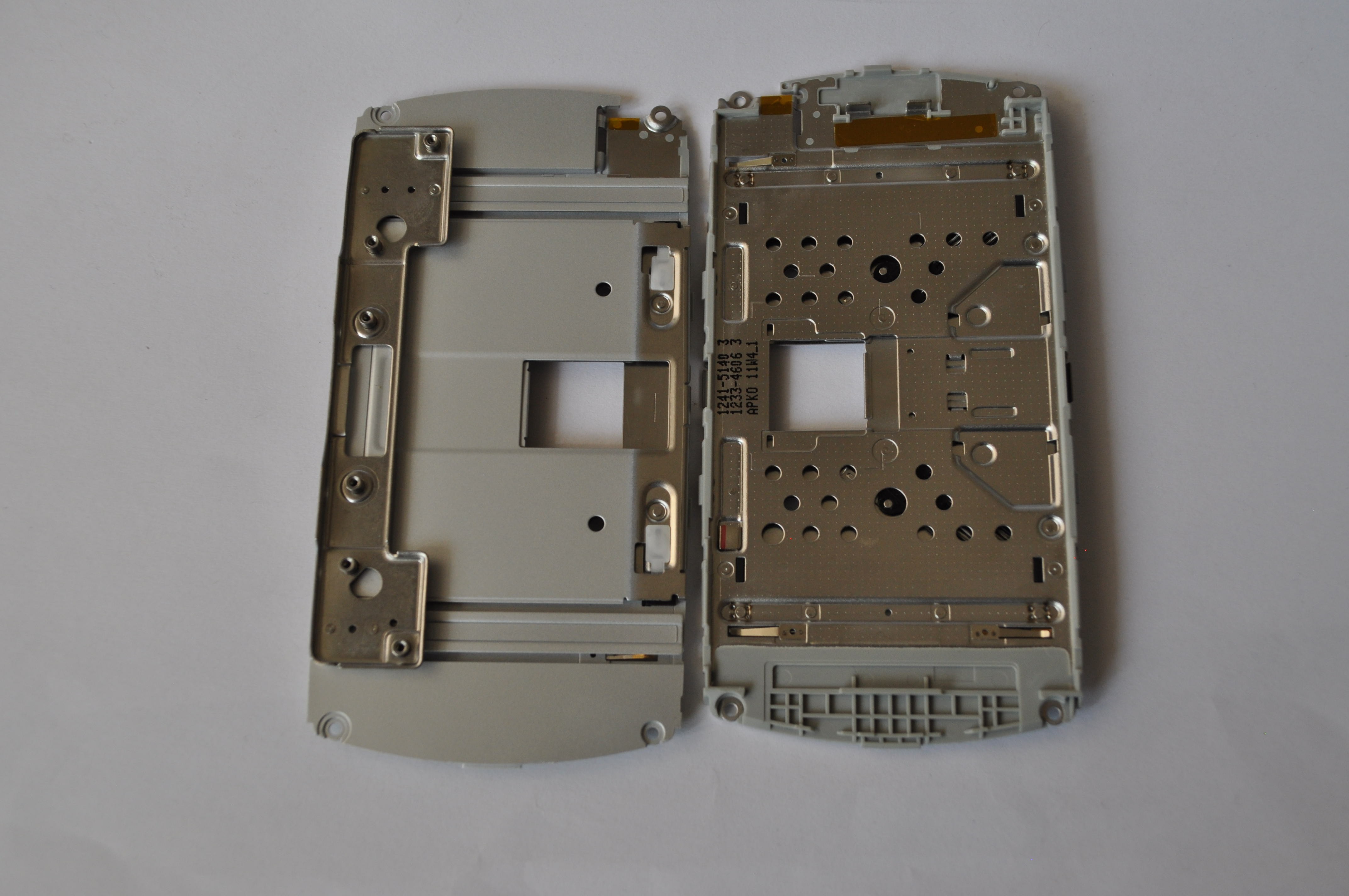 Original Sony Ericsson Xperia Play Mittelrahmen